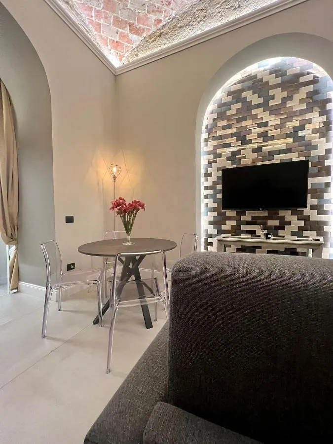 Zentral Suite Naples 0*,