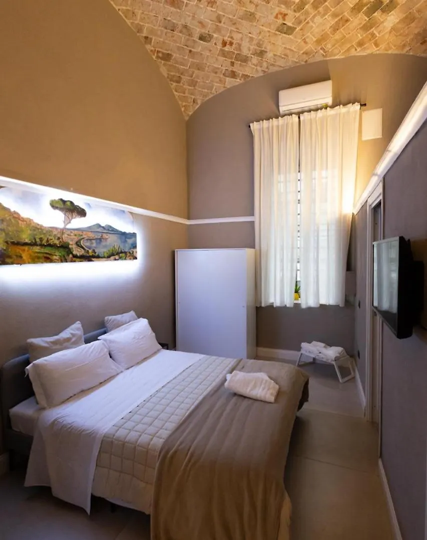 Zentral Suite Naples Apartment