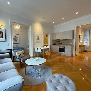 Luxury 2br Neubaugasse Apartment Vienna