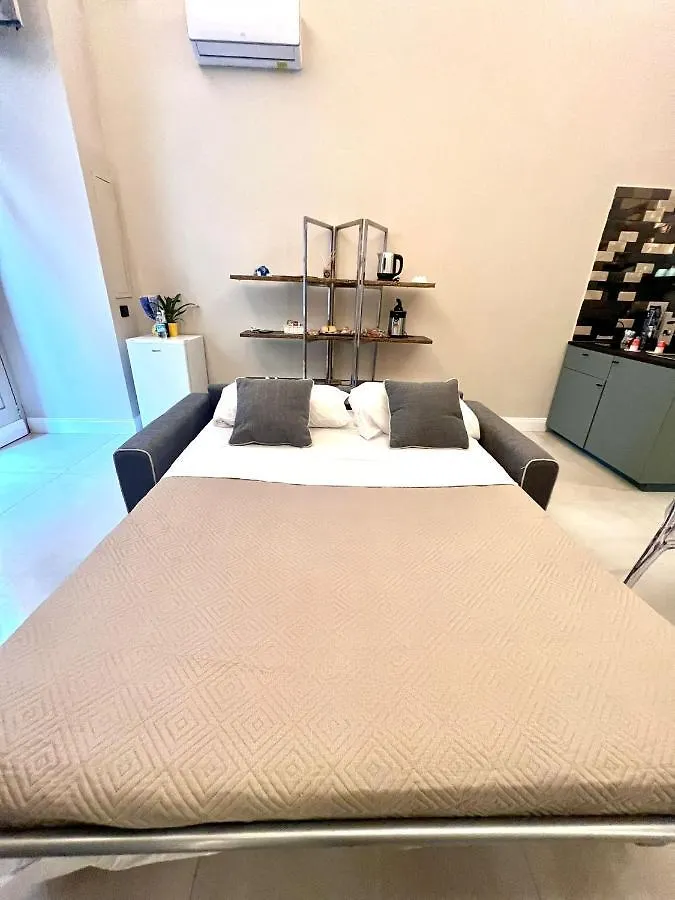 Zentral Suite Naples Apartment
